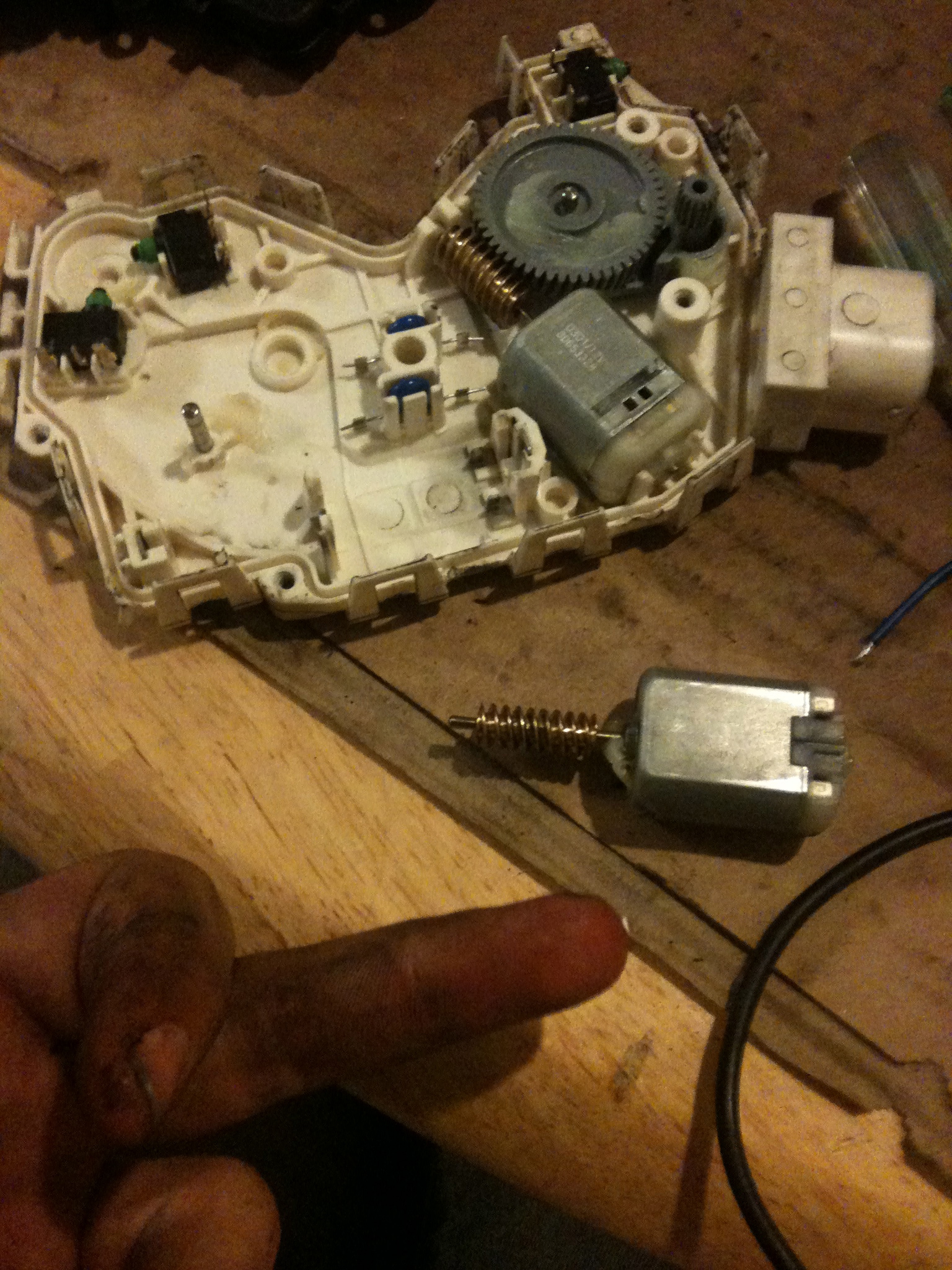 Repair Mini Cooper Electric Door Lock Actuator / Locking Mechanism 18