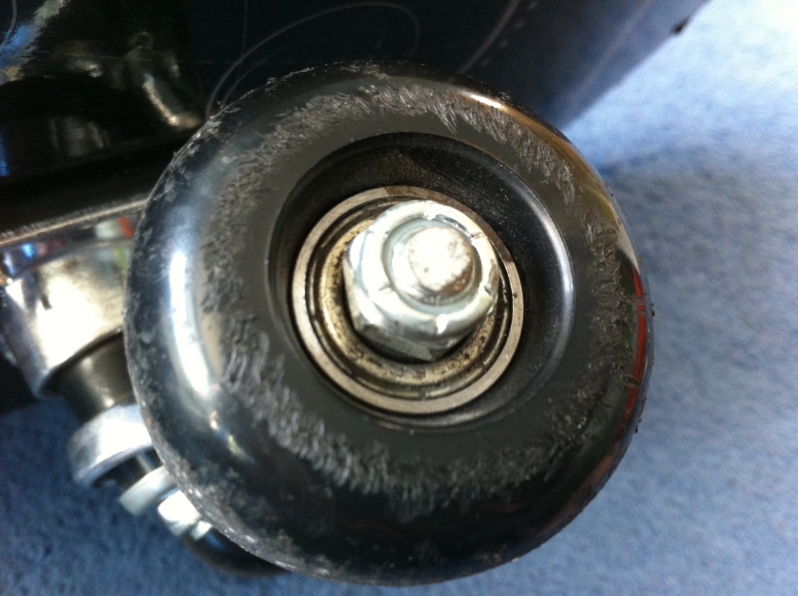 Replace Skateboard Bearings : 4 Steps (with Pictures) - Instructables