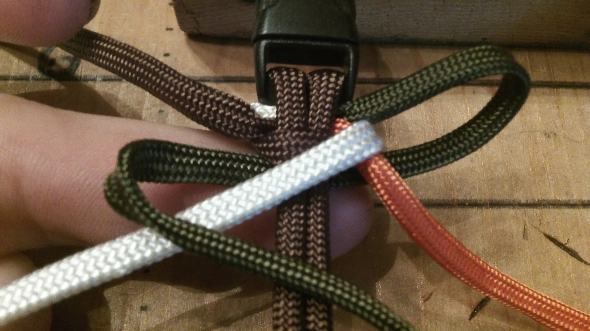 How to Tie a 4 Strand Paracord Braid With a Core and Buckle. 14 Steps