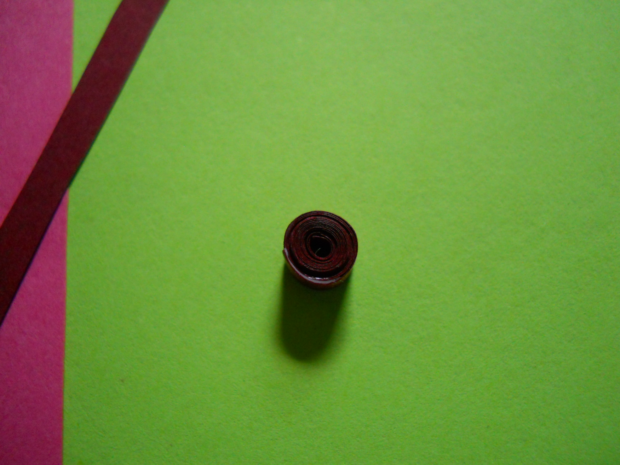 Simple Flower and Leaf Quilling Without a Quilling Tool 4 Steps (with