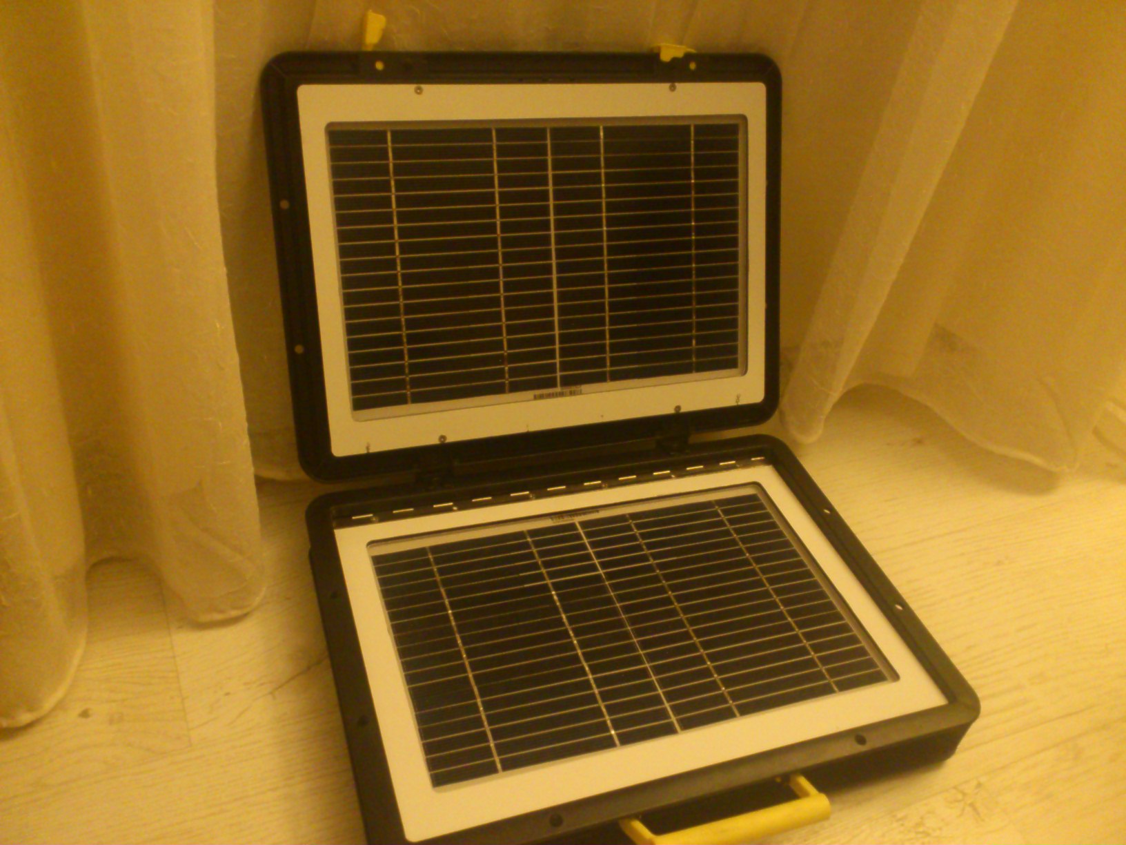 All in One Portable Solar Power Unit 220V + 12V + 5V + Automatic