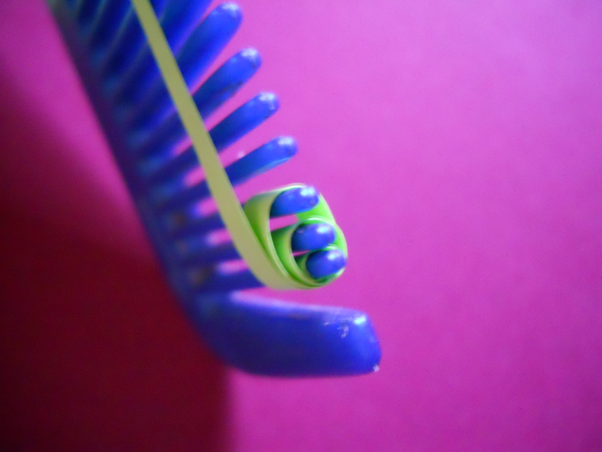 Simple Flower and Leaf Quilling Without a Quilling Tool 4 Steps (with