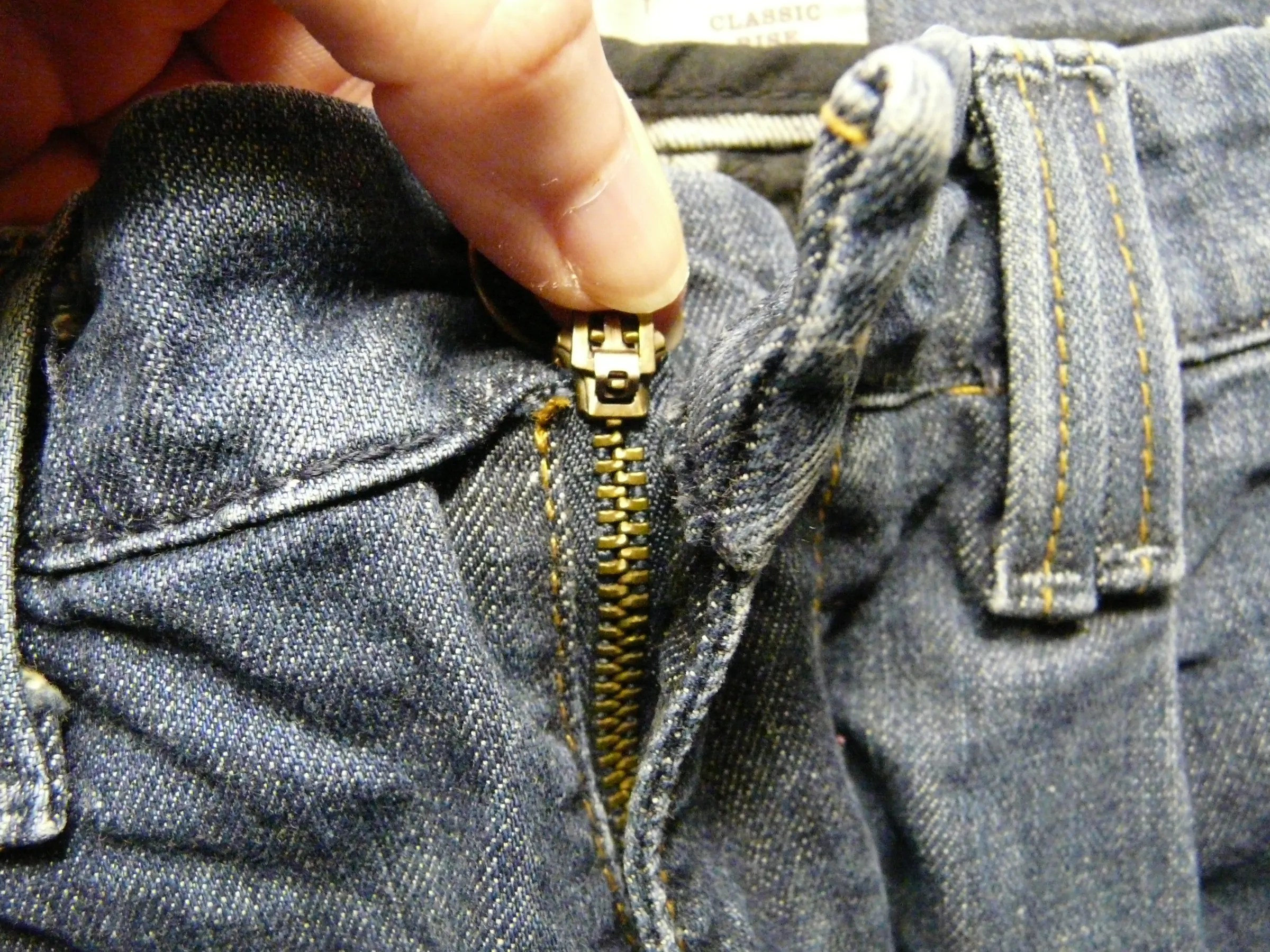 How to Repair a Jeans Zipper That Won't Stay Up : 4 Steps (with