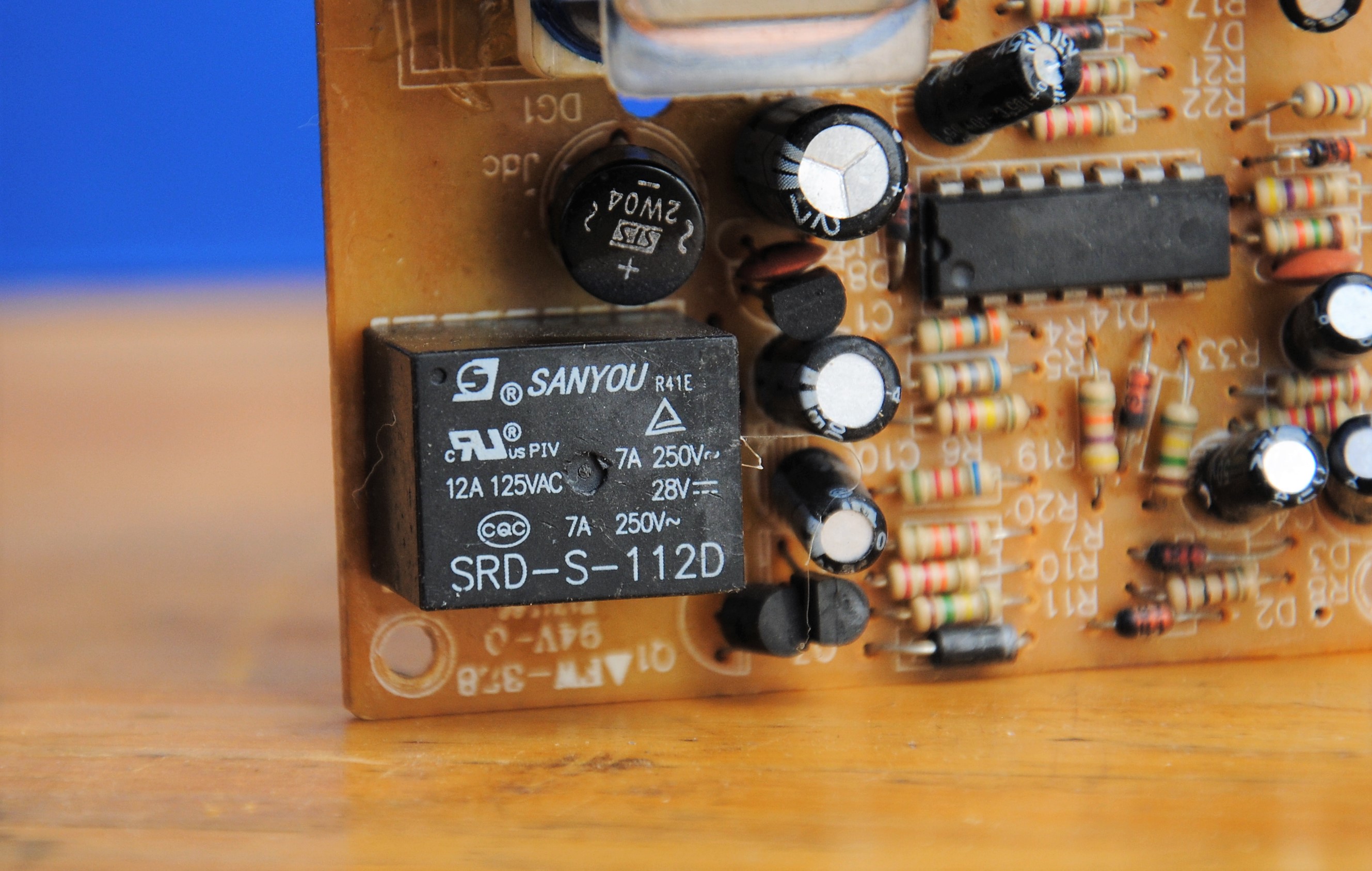 How to Desolder Electronic Components From Circuit Boards 7 Tips & Tricks Free Parts for