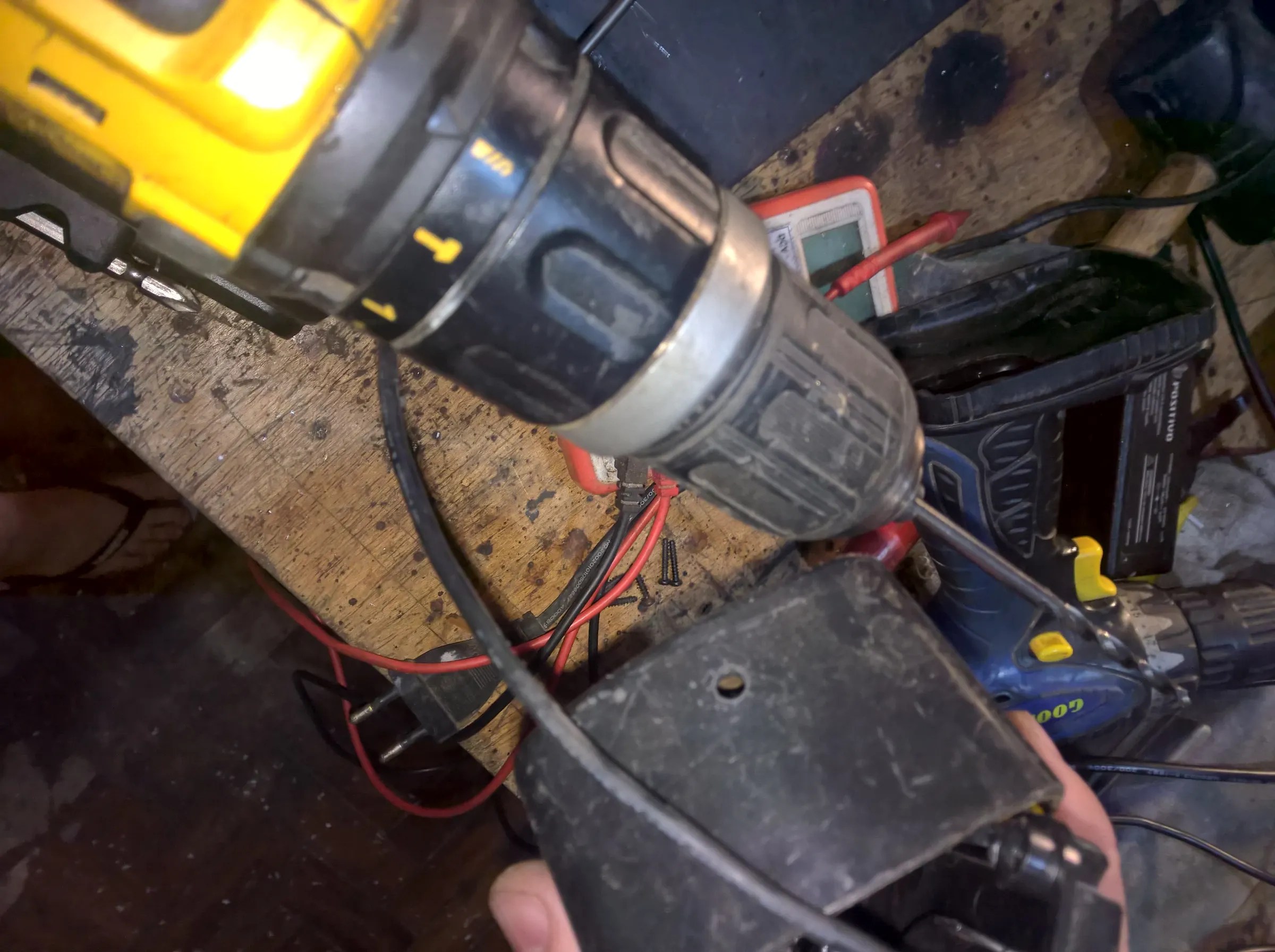 Save Old Cordless Drill With a Old Laptop Power Supply 9 Steps (with