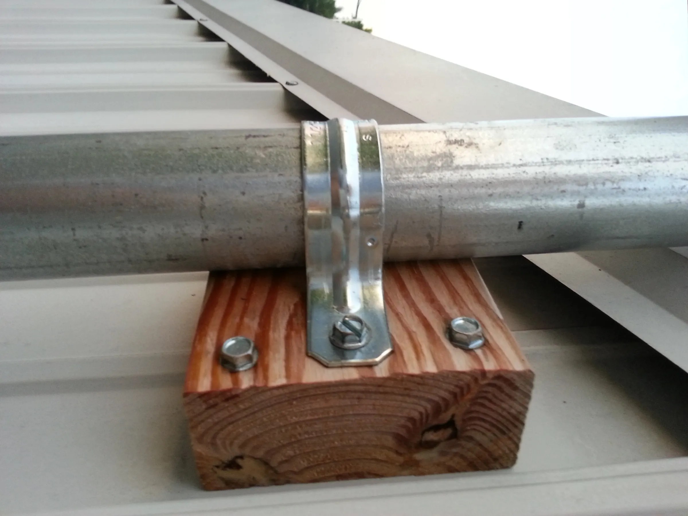 Low Budget Method to Mount Antenna Masts to a Building 9 Steps (with