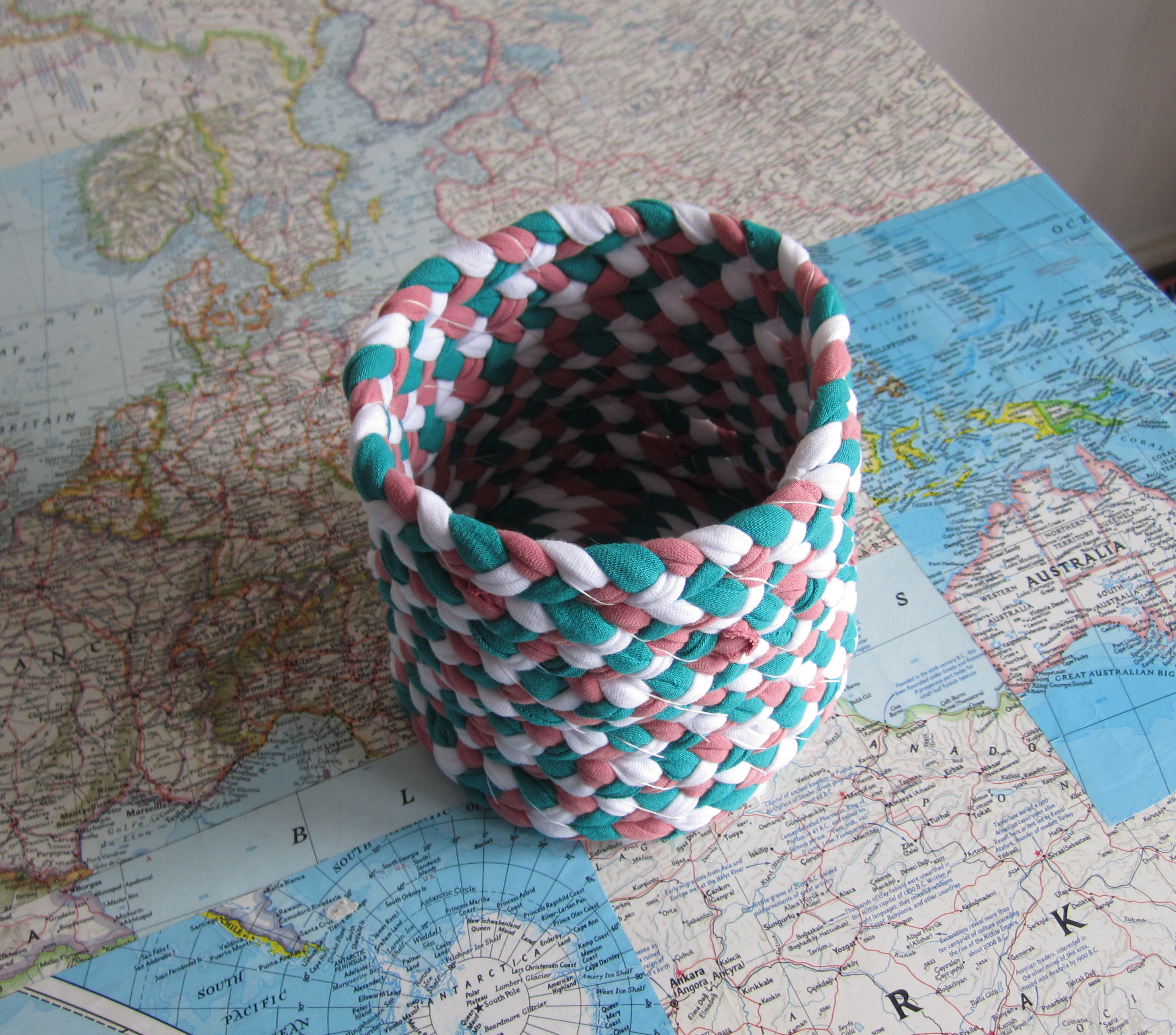 Braided Tshirt Yarn Basket 7 Steps (with Pictures) Instructables