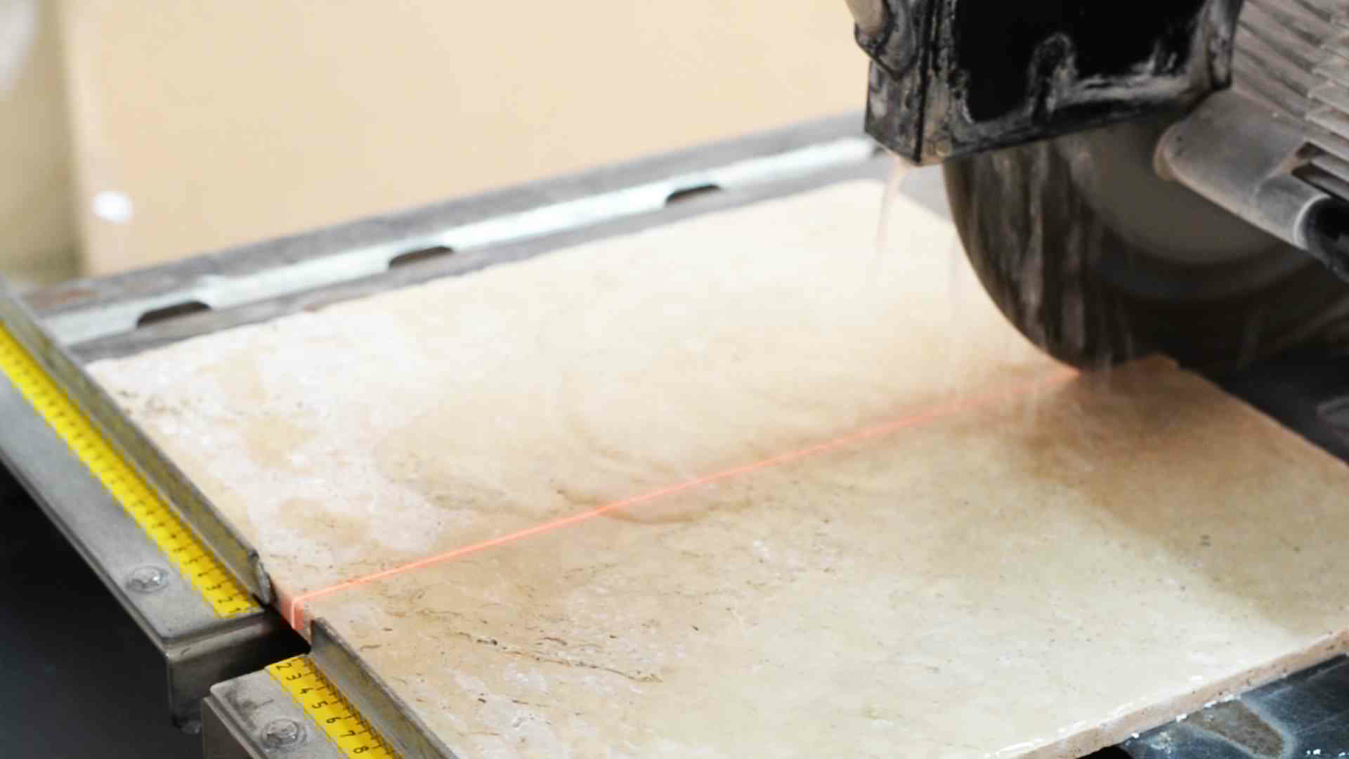 Natursteinwissen: Schiefer Schneiden | Jonastone