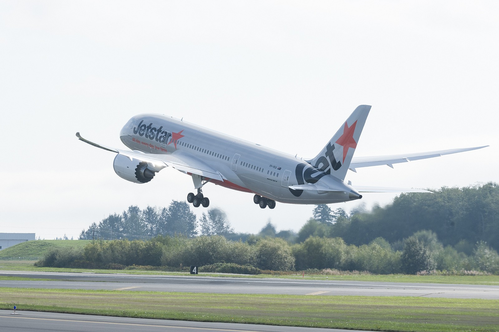 Jetstar's dream fleet nears completion as SydneyHonolulu takes off