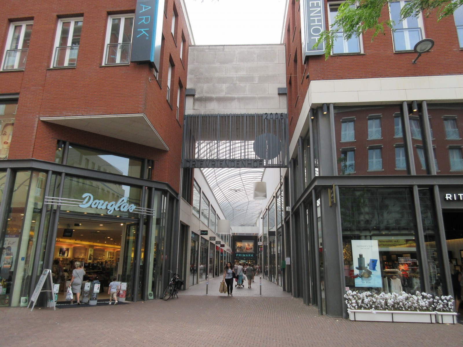 Syntrus Achmea Real Estate & Finance verhuurt 2 winkels in