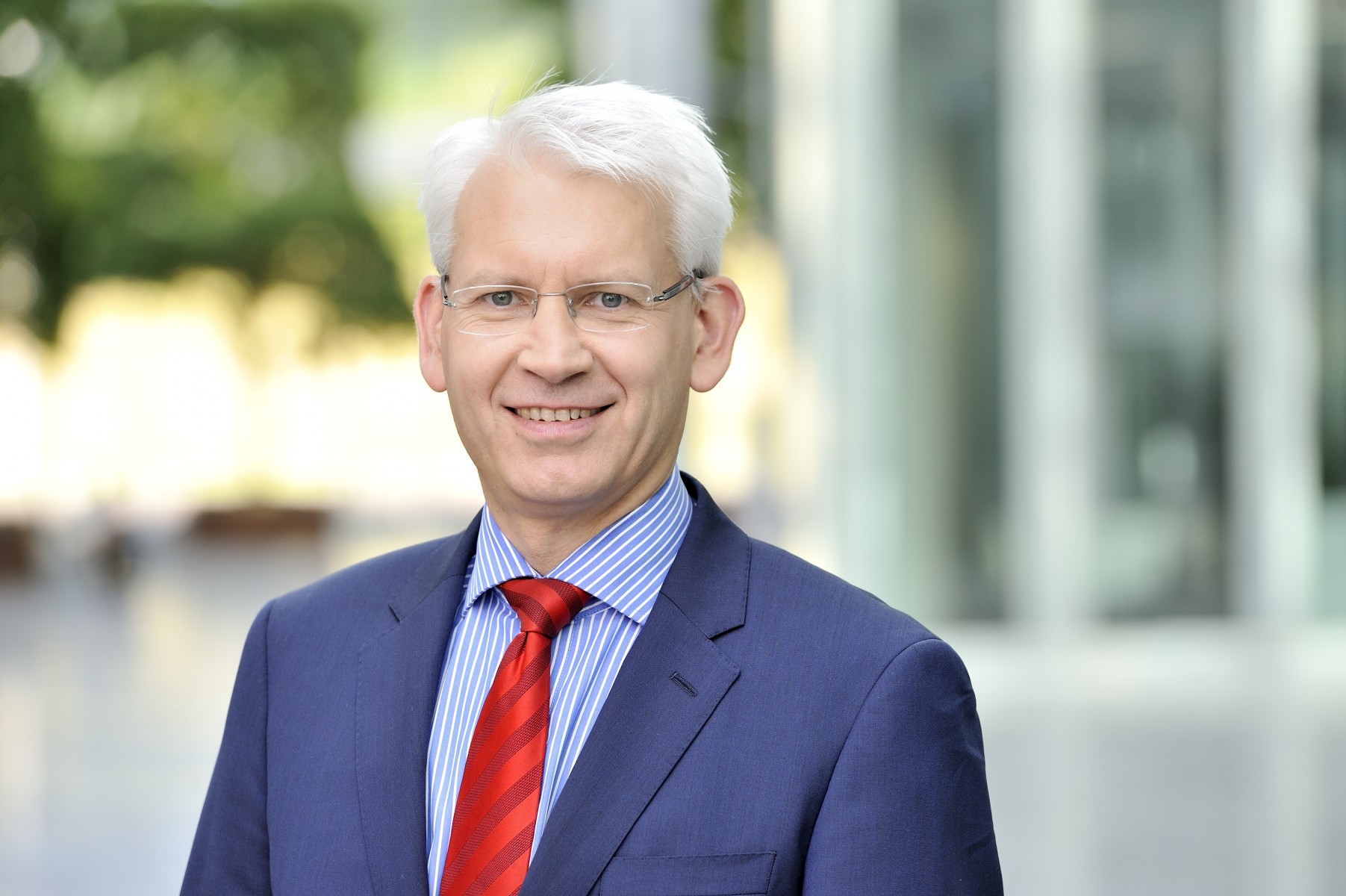 Michael Lewis to succeed Tony Cocker at E.ON UK