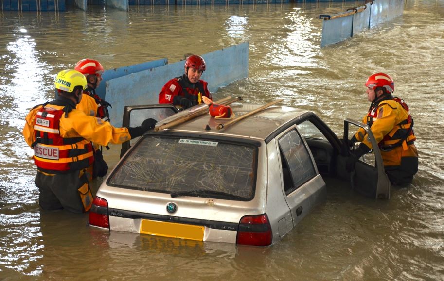 Firefighters’ water rescue training at HR Wallingford