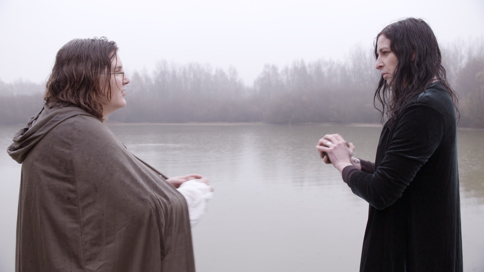 Ryanne Van Dorst Spot Ufo's, Wordt Ingewijd Als Heks En Gaat Ghost Hunten In Nieuw Programma 'Het Alternatief'