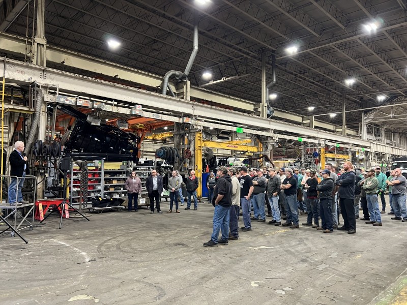 Rep. Bill Johnson Tours Gradall Industries in New Philadelphia