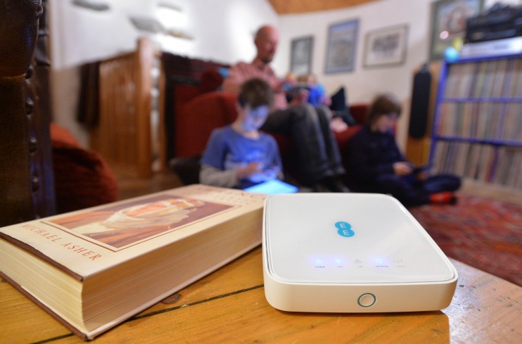 EE launches 4G home broadband antenna to connect more than 580,000