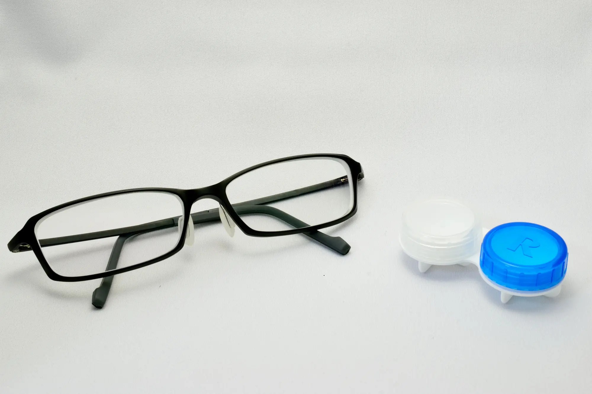 Contacts vs Glasses Which of These Two Eyesight Improving Methods