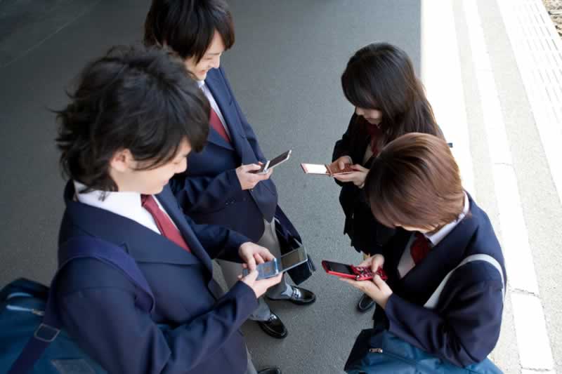 子どもと先生の恋愛トラブル！子どもの携帯番号を先生に教えるべきか？ マガジンサミット