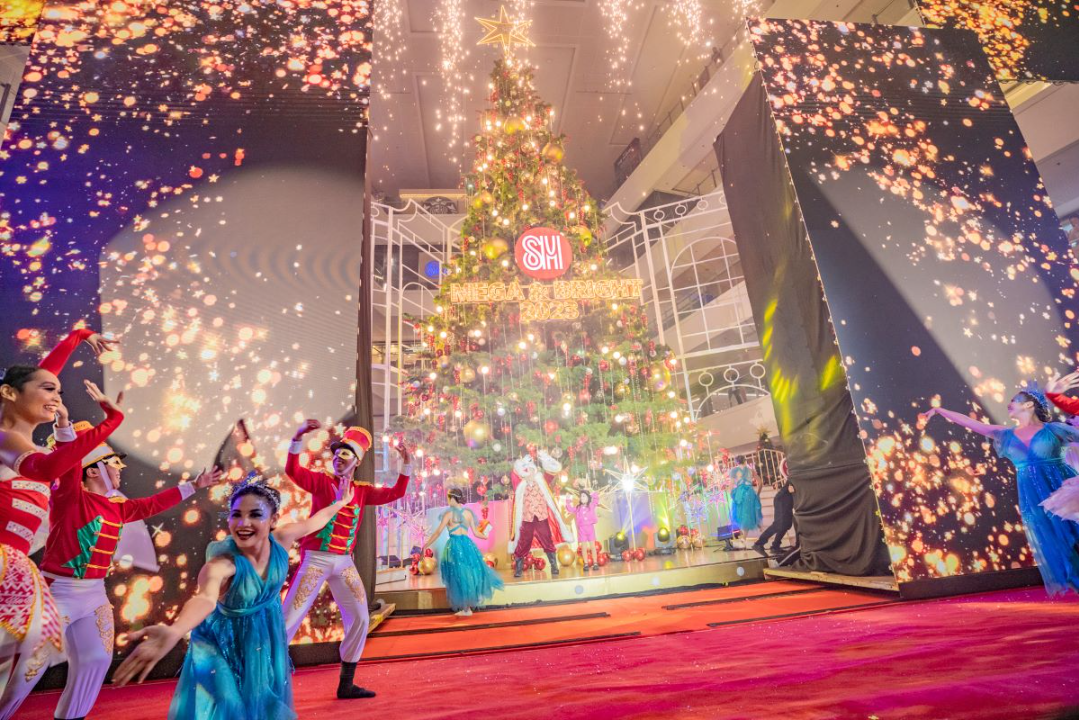 Magical New YorkInspired Christmas Tree Takes Center Stage at SM
