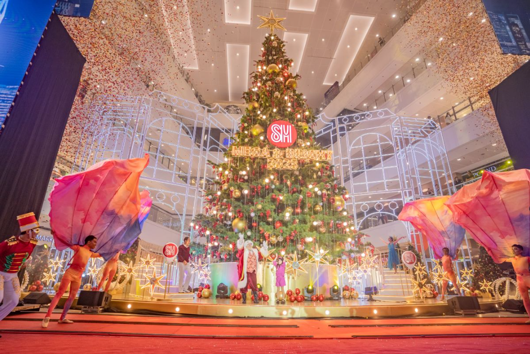 Magical New YorkInspired Christmas Tree Takes Center Stage at SM