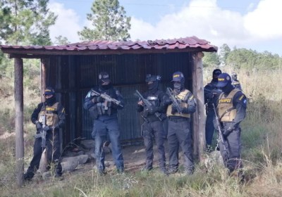 Descubren escondite de mareros en montañas de Amarateca