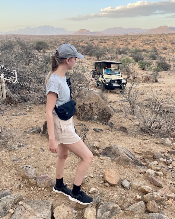 What to Wear in Kenya Safari? 12 + Essential Items