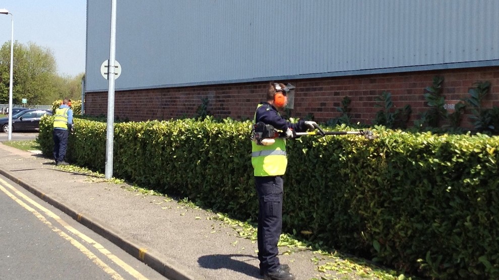 Handheld Hedge Trimmers Contour Training Ltd