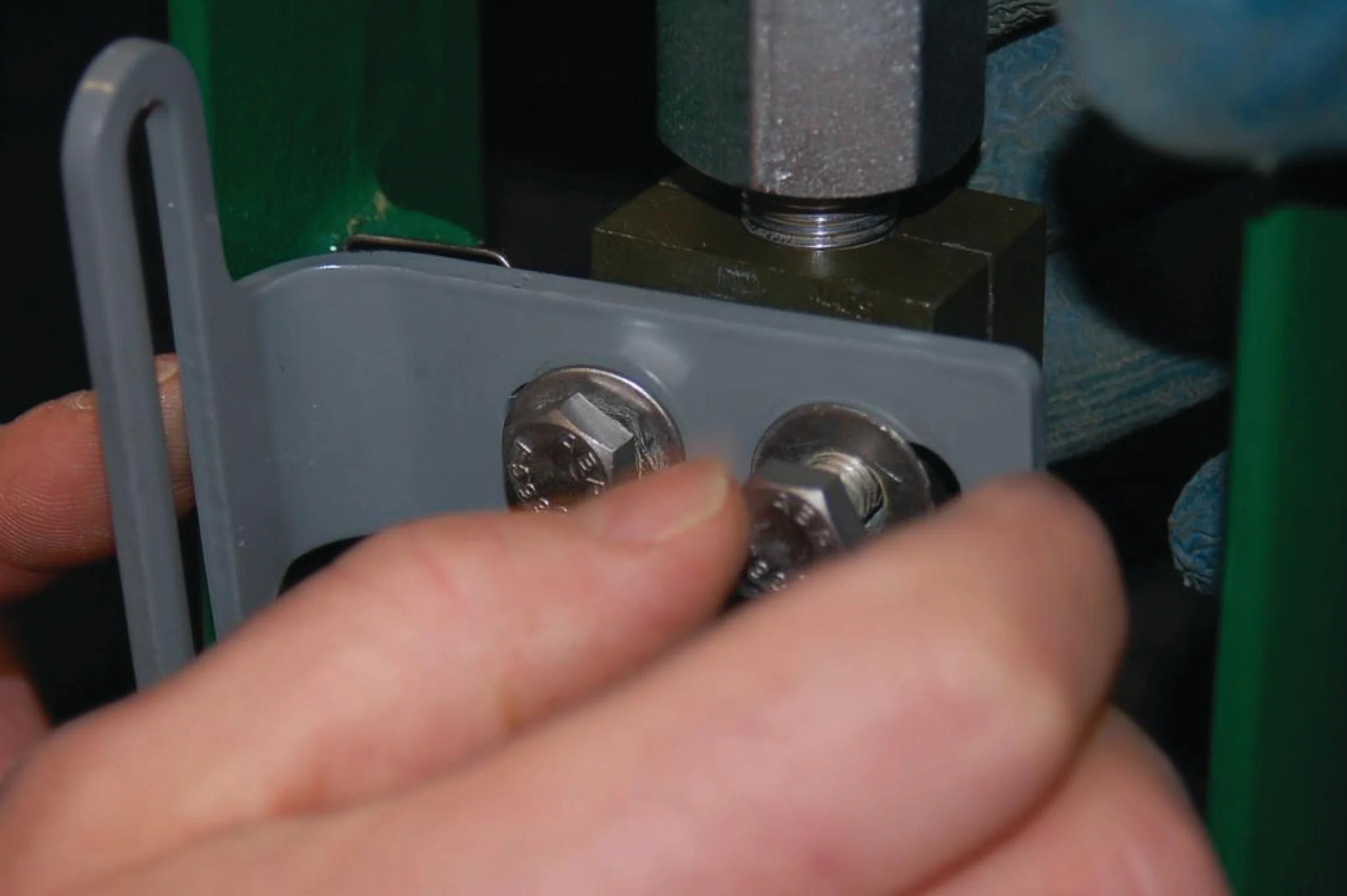 Disassembling a Globe Valve How to Disassemble a Slidingstem Control