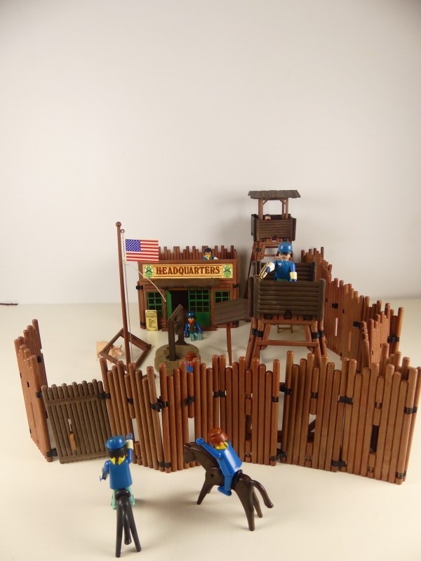 Playmobil fort Headquarters Kringwinkel