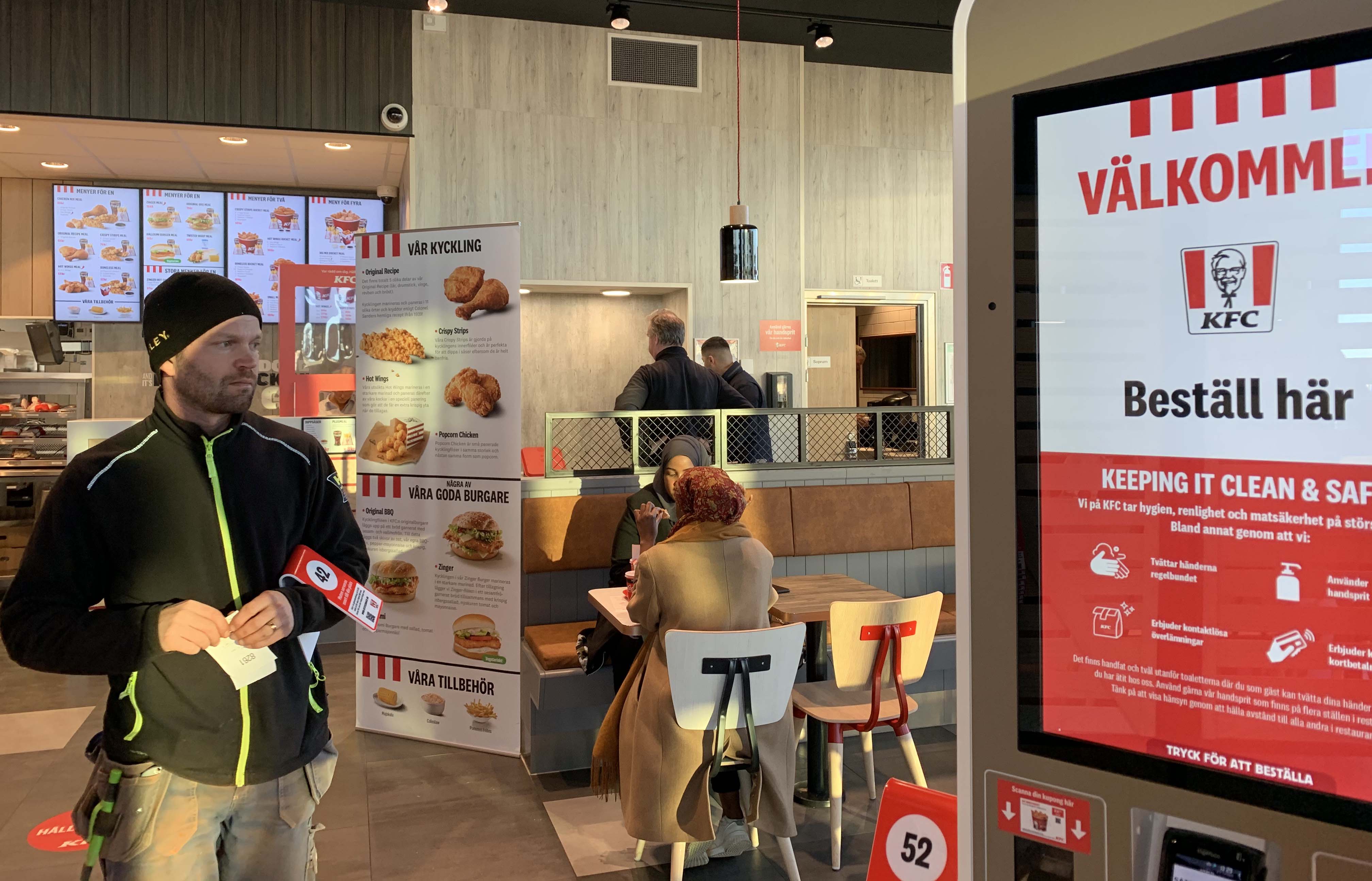 Rusning till senaste KFCrestaurangen Convenience Stores