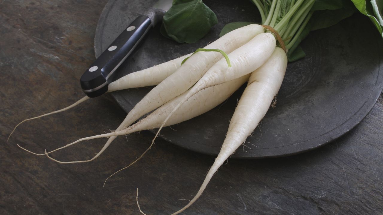 Korean Radish Vs. Daikon The Radish Rivalry CookeryBase