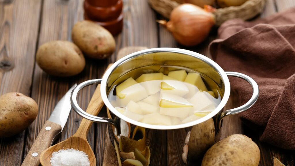 Myth Debunked Do Potatoes Float? CookeryBase