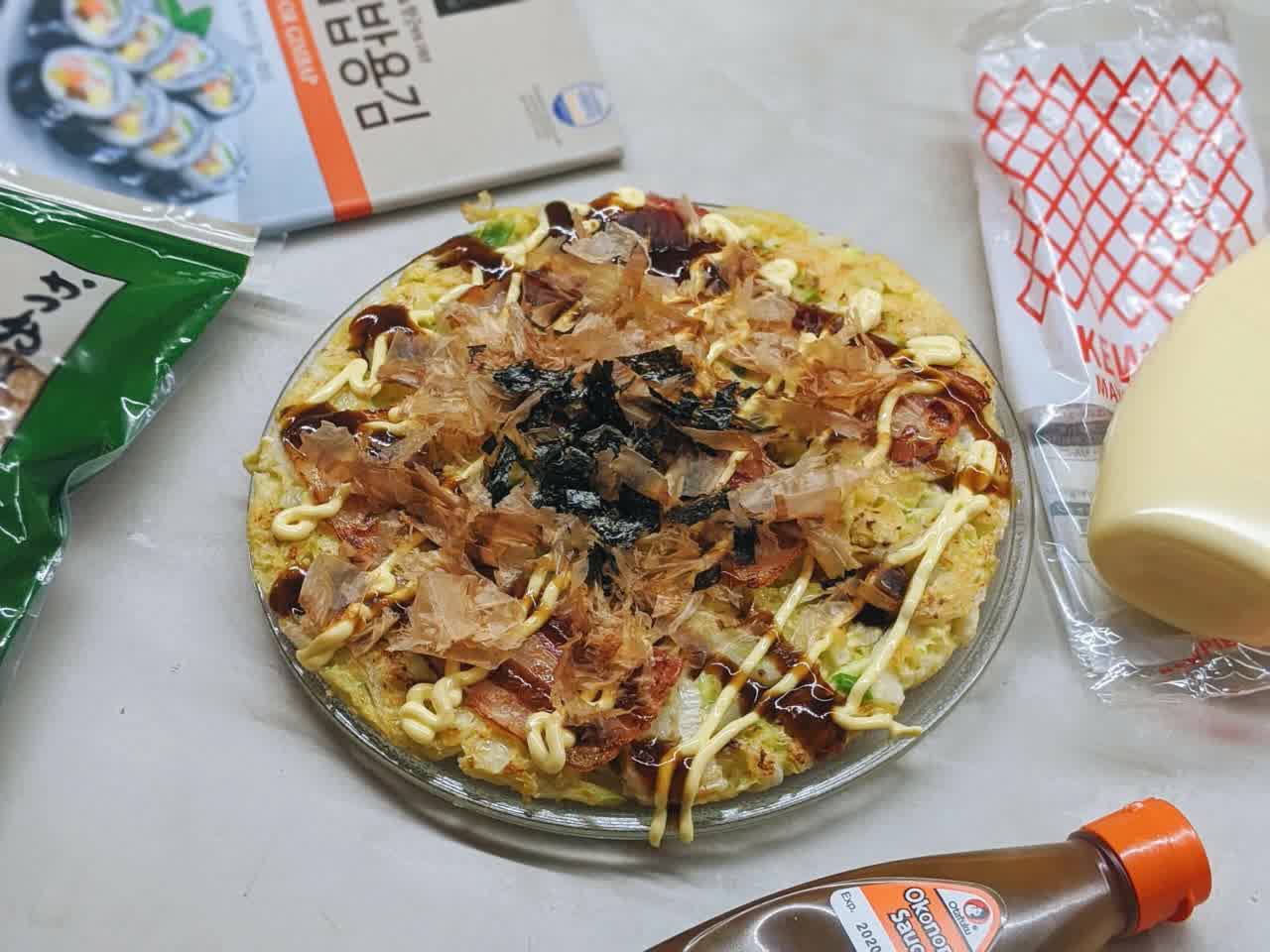 Cómo hacer el auténtico Okonomiyaki, la tortilla japonesa Receta fácil