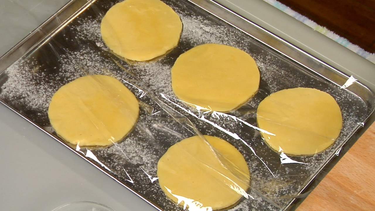 Melonpan Recipe (Japanese MelonShaped Bread Covered with Sweet Cookie