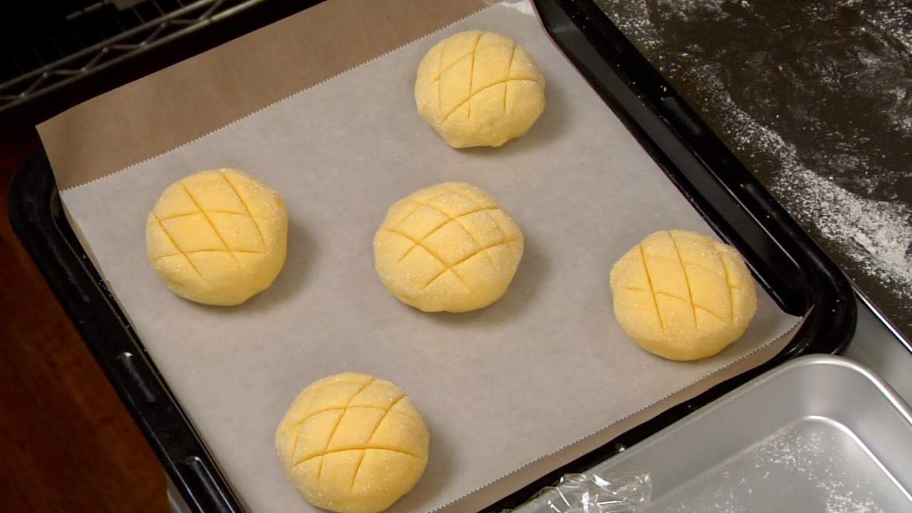 Melonpan Recipe (Japanese MelonShaped Bread Covered with Sweet Cookie