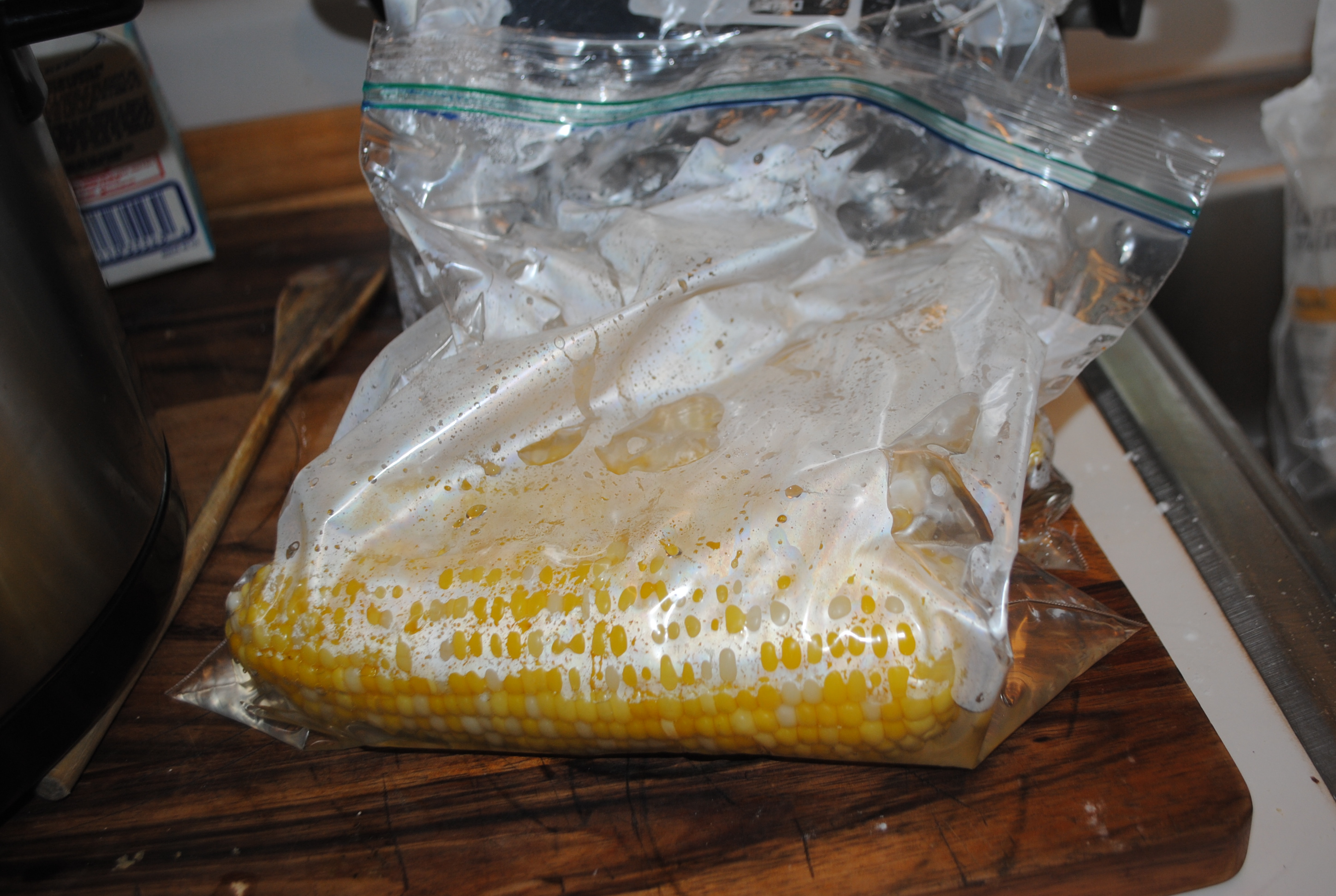 EASY SIX MINUTE MICROWAVE CORN ON THE COB