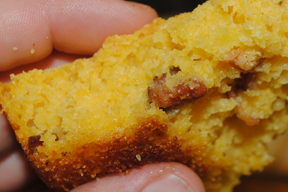 CRACKLIN’ CORN BREAD