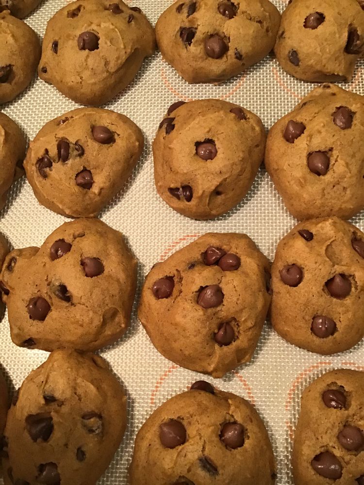 PUMPKIN CHOCOLATE CHIP COOKIES (SOFT BATCH)