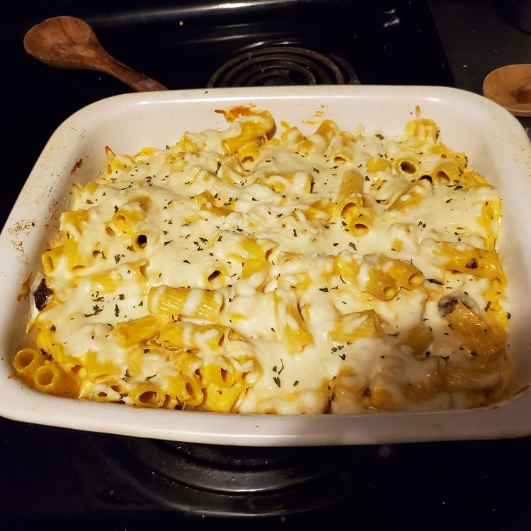 CHEESY CHICKEN RIGATONI