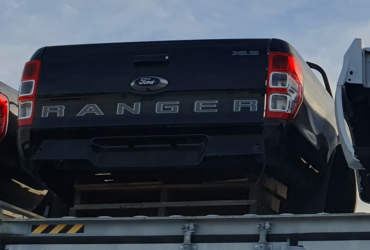 TUB Ford RANGER XLS DUAL CAB