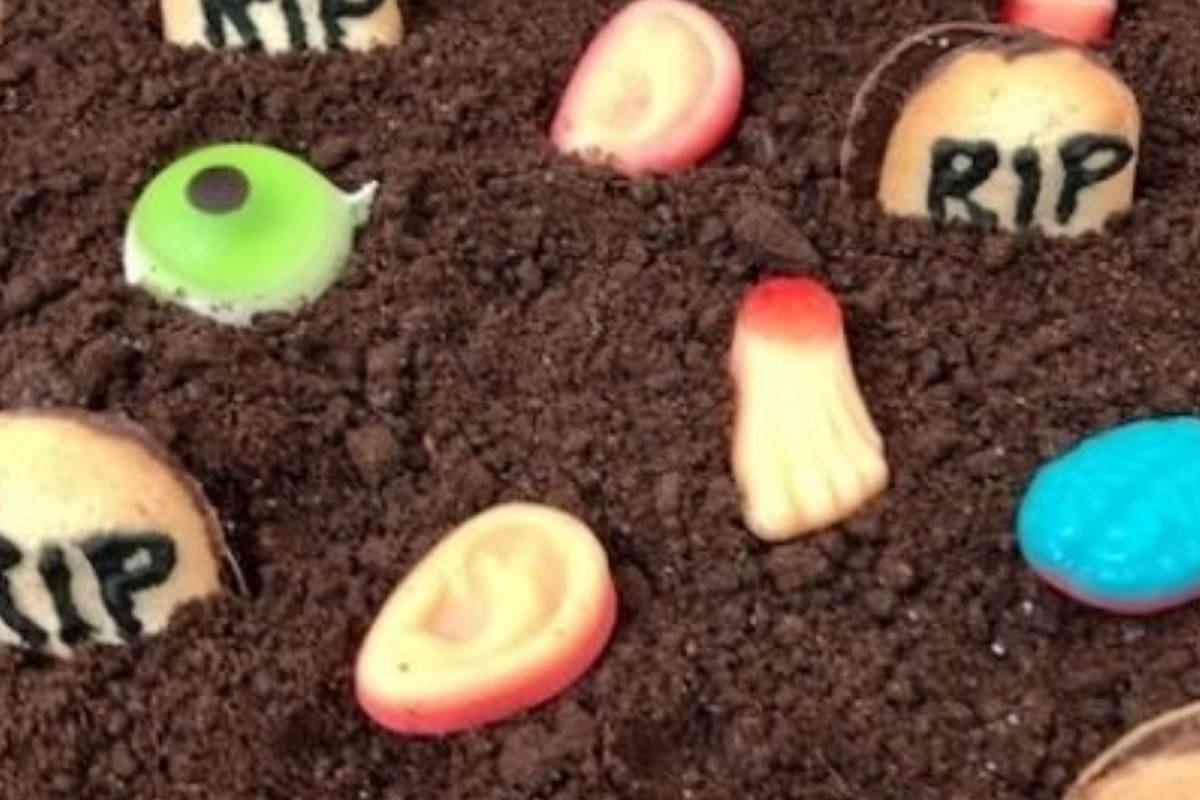 Spookiest Halloween Dirt Cake Recipe Eat Dessert First