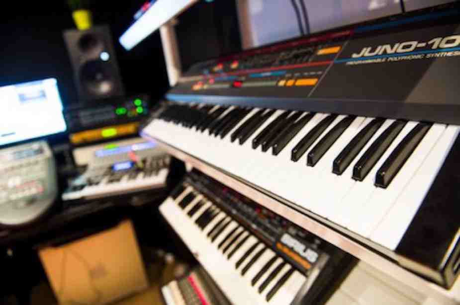Paket pembuatan full album 10 lagu (standar) : 20 Software Produksi Musik Terbaik untuk Pemula dan