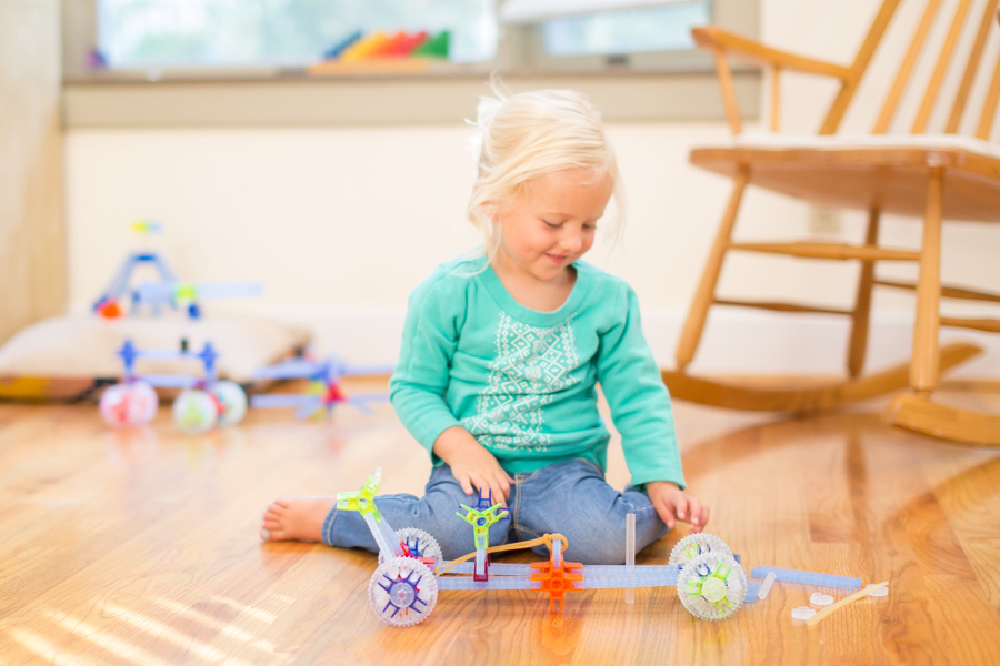 3 cool nonLEGO building sets, just to keep things interesting