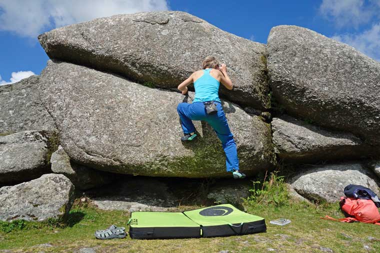 Review Edelrid Mantle III Crash Pad for Bouldering Cool of the Wild