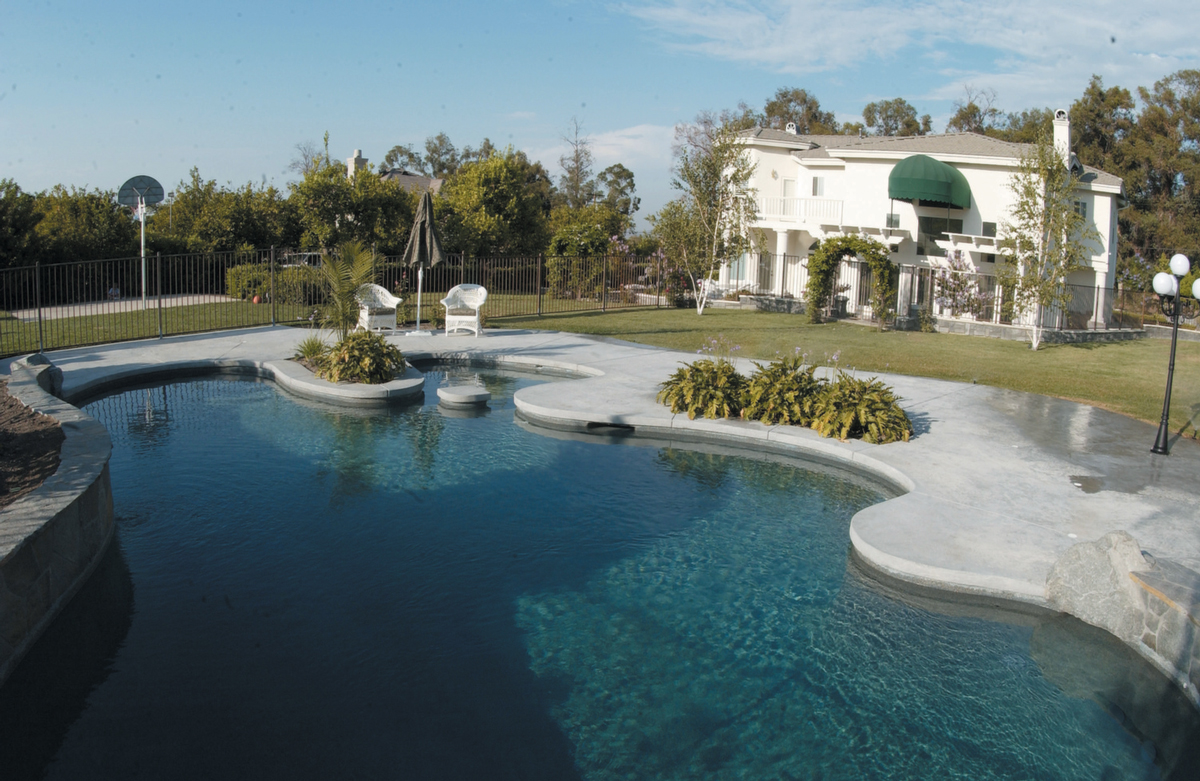 Cool Pools of Bakersfield Weekly Pool Cleaning Service