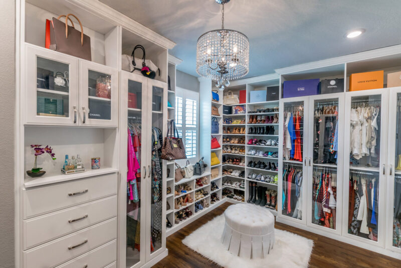 How Big is the Average WalkIn Closet Size? Cool Spaces