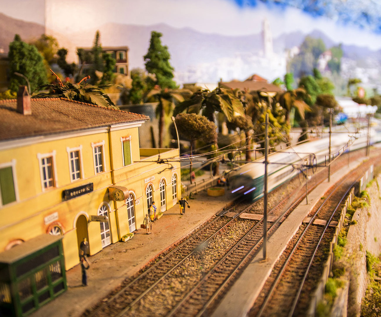 CoolTrains Toys & Hobbies header6_1300x1080