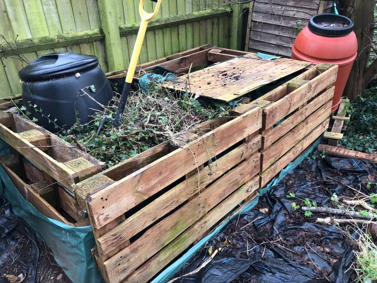 Pallet compost bins Cool Upcycled