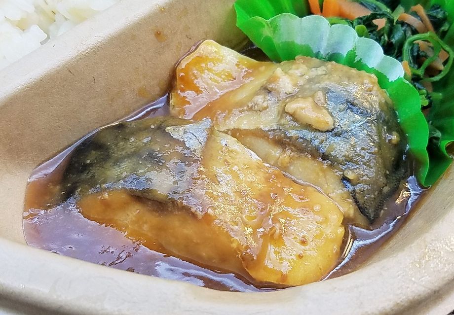 オーマイ・よくばり御膳「あさりご飯とさばの味噌煮」はスーパーで売っている冷凍弁当！ こせたん宅配弁当