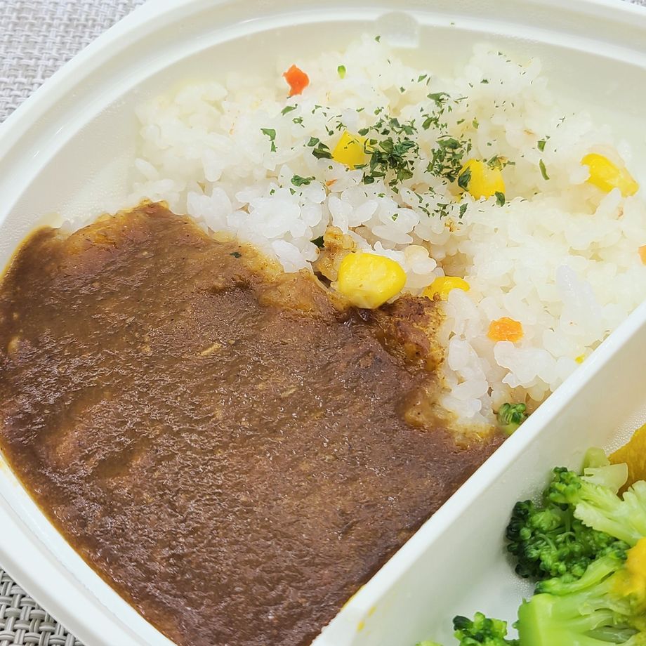 コープの冷凍弁当・5種の野菜を使ったお子さまプレート「チキンカレーセット」を食べました こせたん宅配弁当