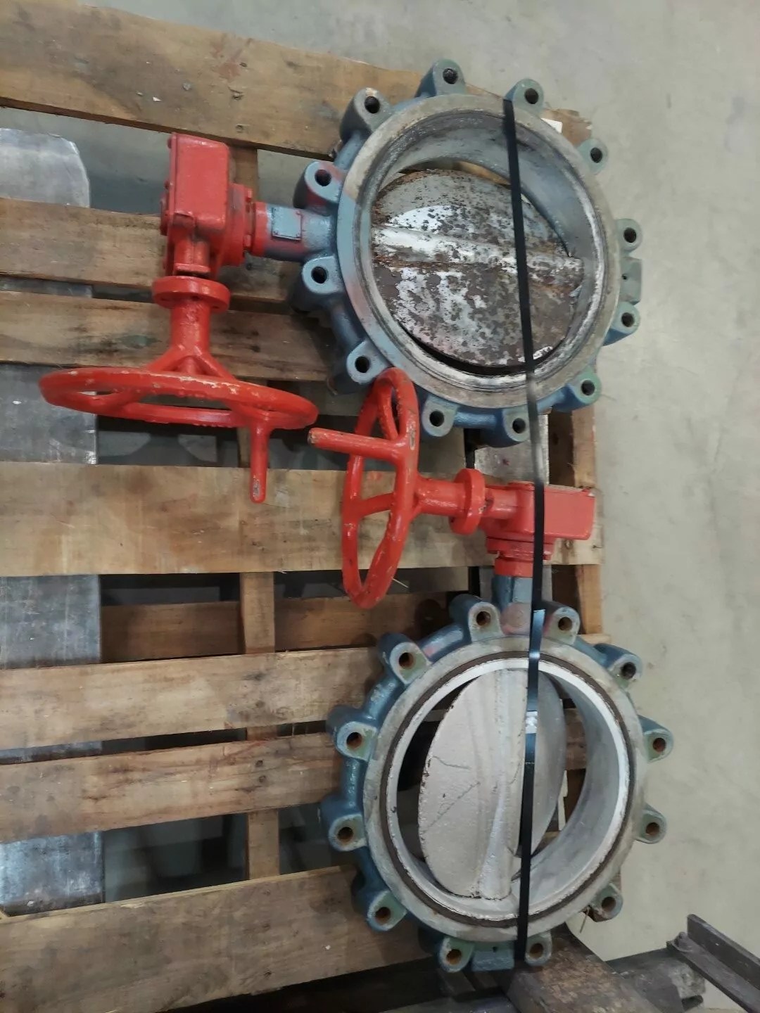 12” DEMCO MANUAL BUTTERFLY VALVE. MANUAL HANDWHEEL OPERATOR WITH GEAR DRIVE Cooper Industries LLC